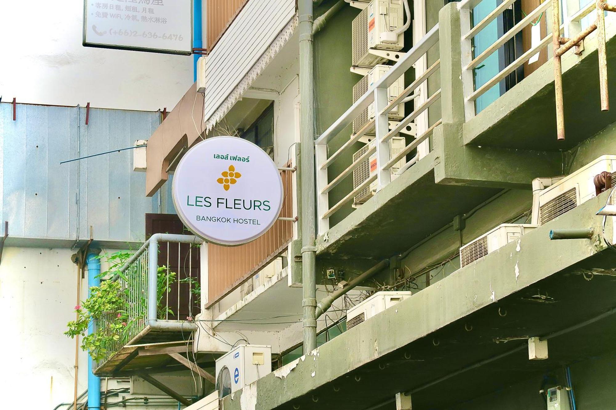 Tini Kati Hostel Bangkok Bagian luar foto