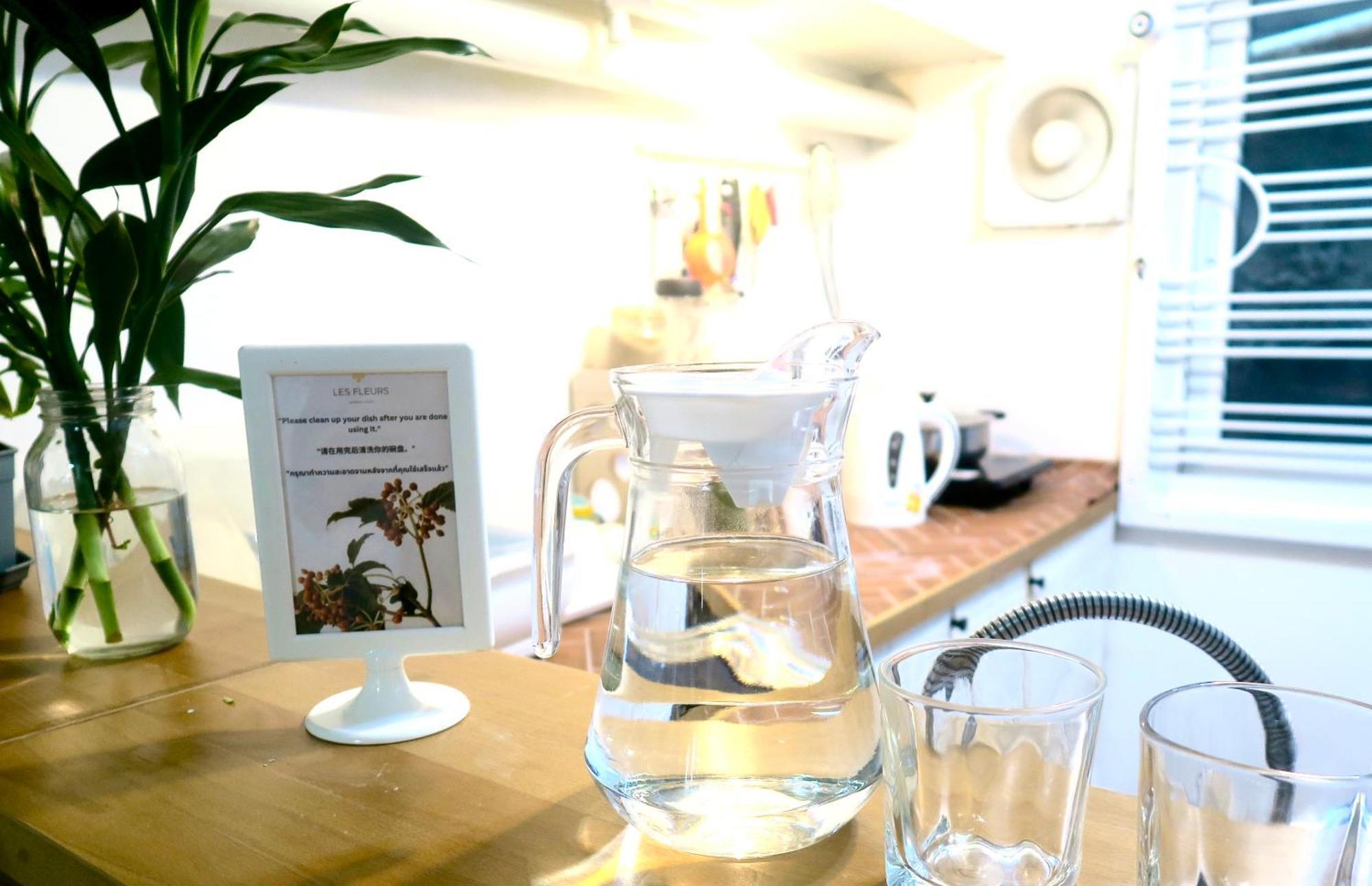 Tini Kati Hostel Bangkok Bagian luar foto