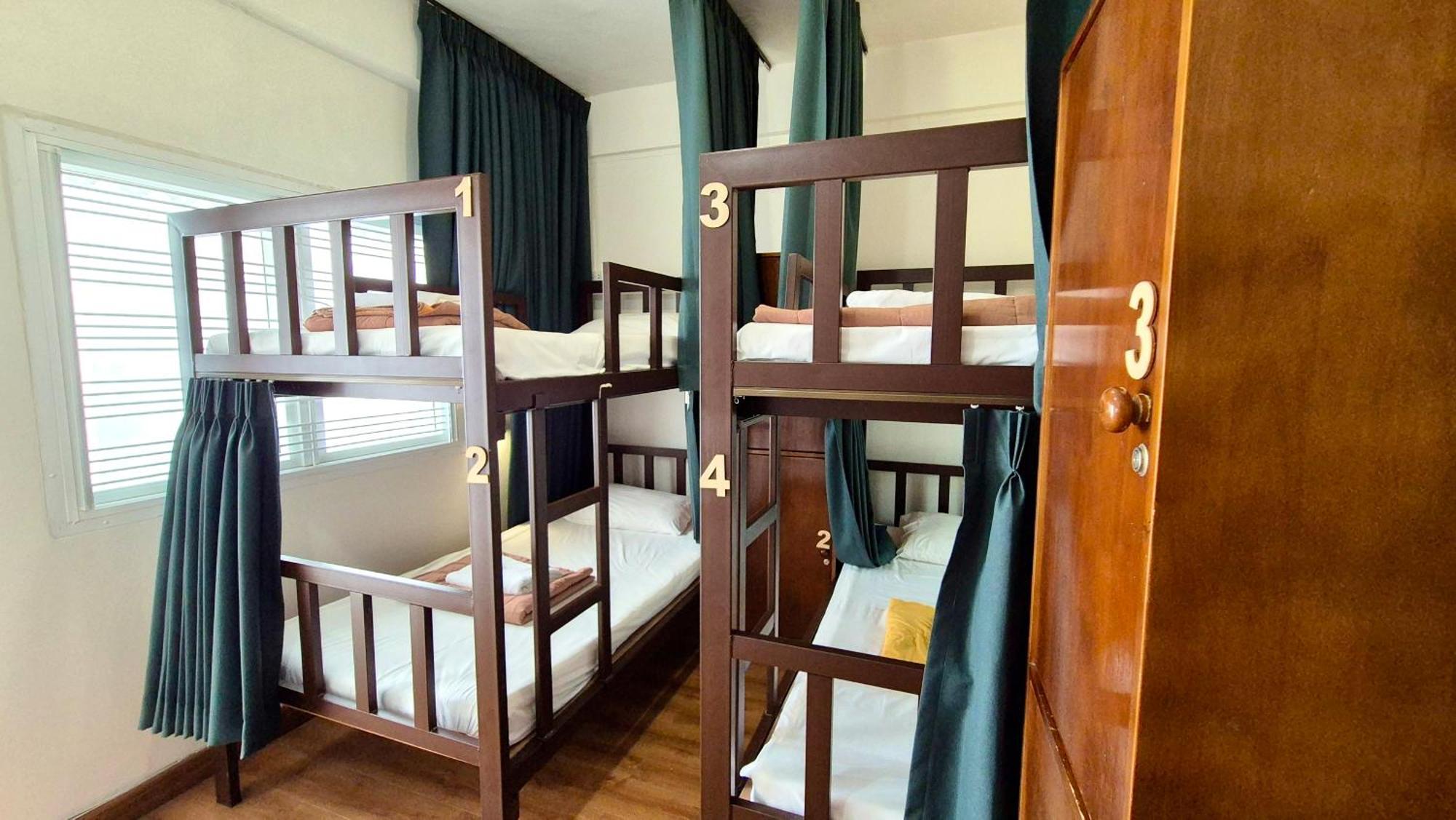 Tini Kati Hostel Bangkok Bagian luar foto