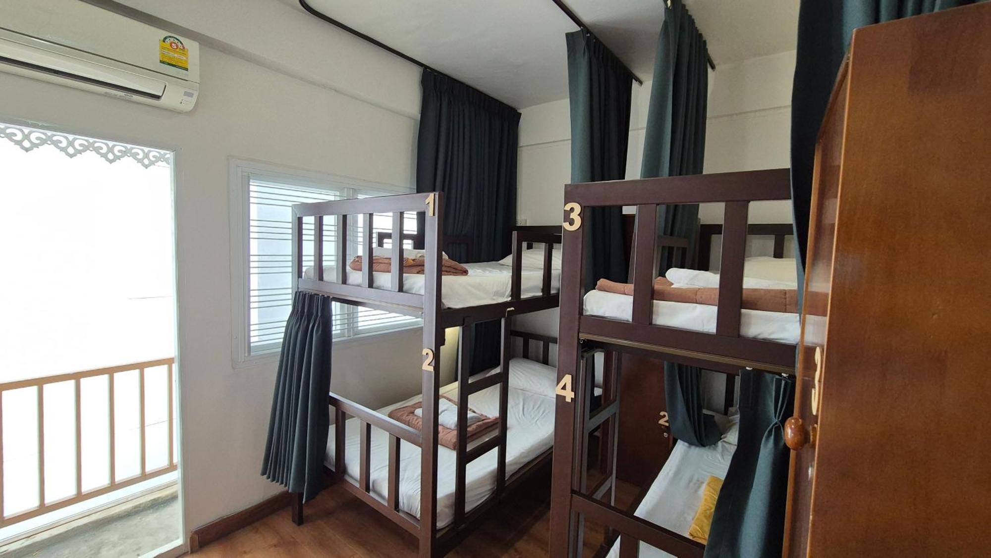 Tini Kati Hostel Bangkok Bagian luar foto