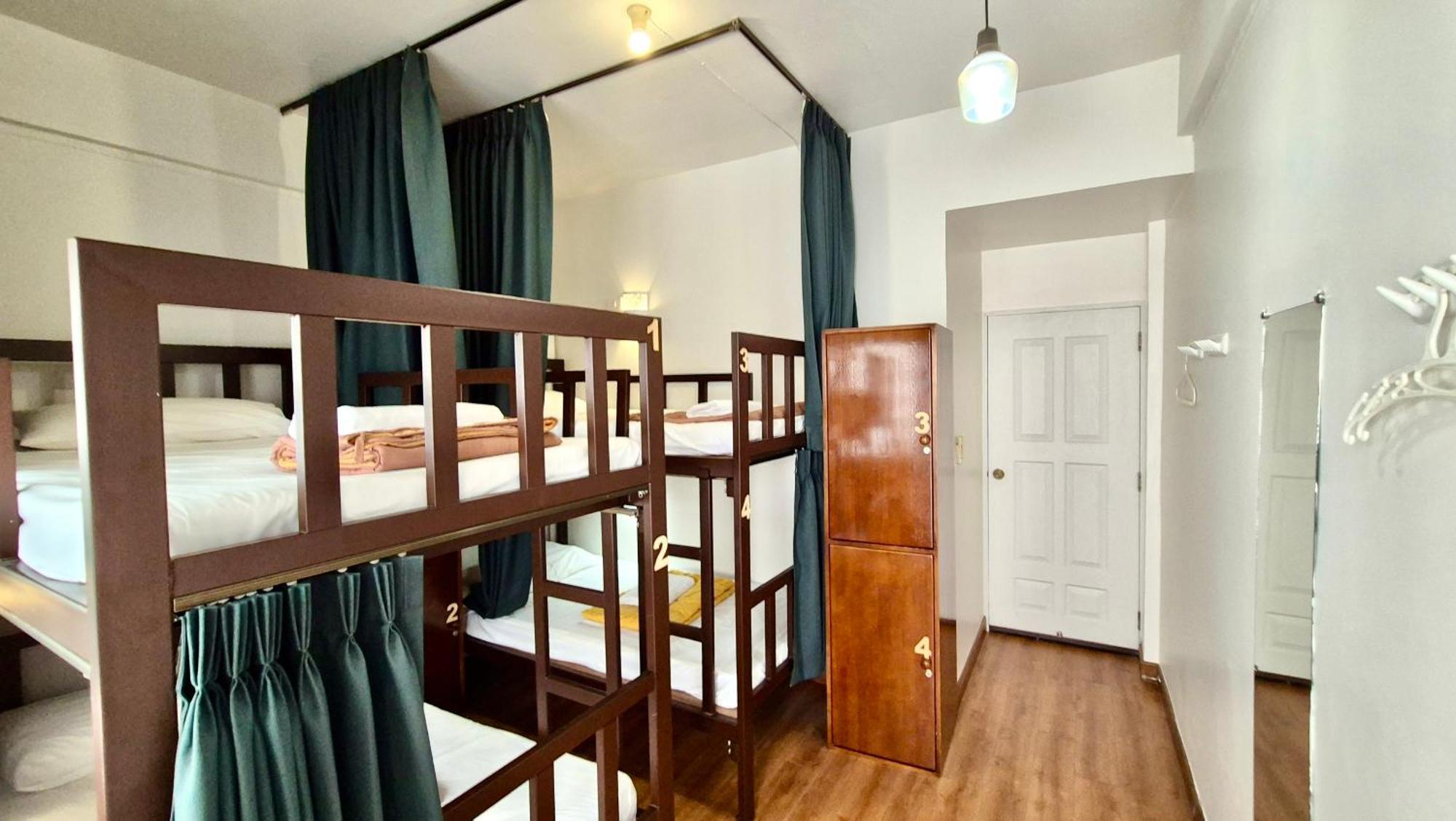 Tini Kati Hostel Bangkok Bagian luar foto