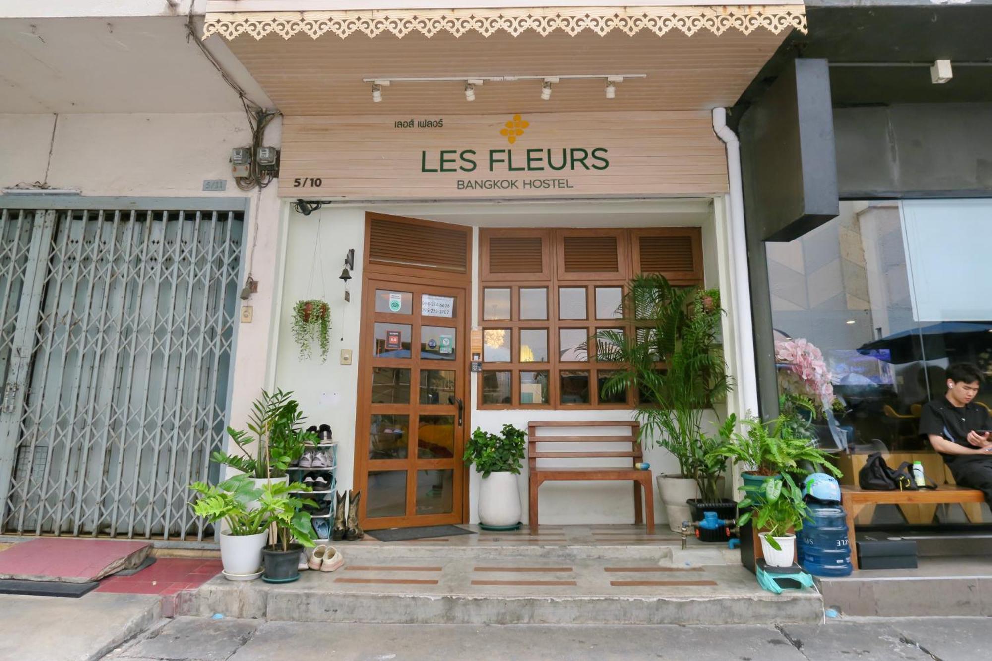 Tini Kati Hostel Bangkok Bagian luar foto