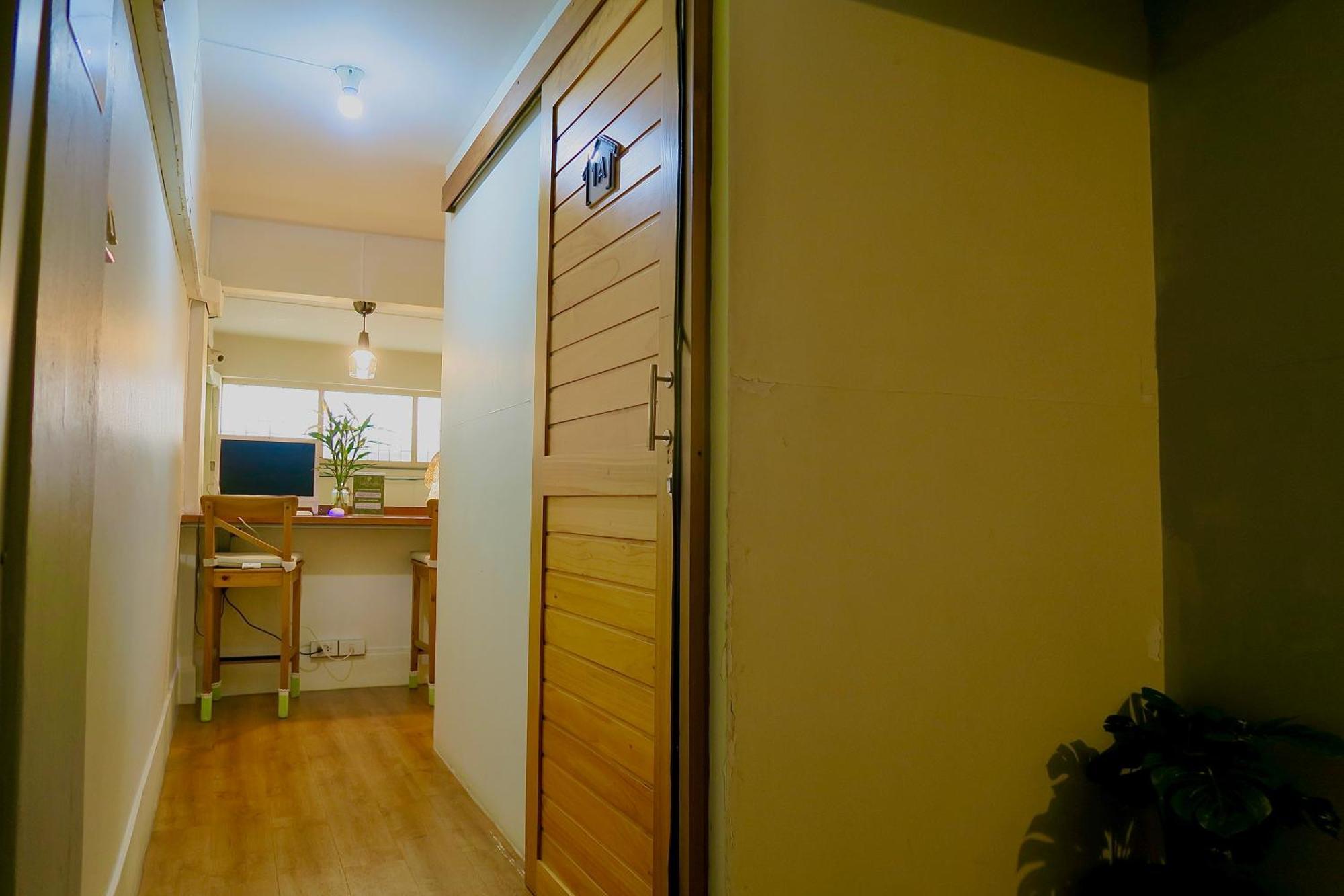 Tini Kati Hostel Bangkok Bagian luar foto