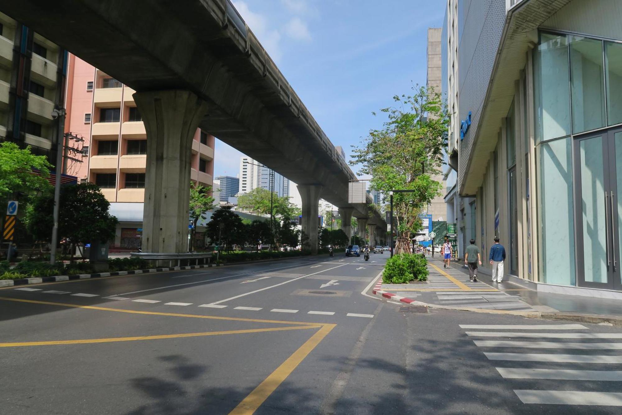 Tini Kati Hostel Bangkok Bagian luar foto