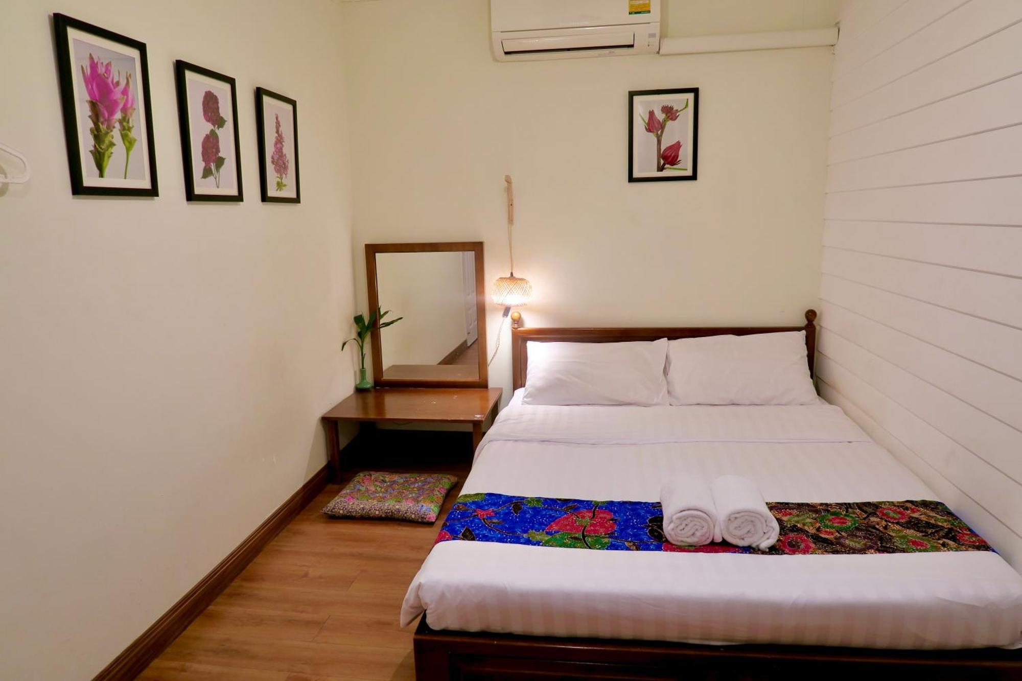Tini Kati Hostel Bangkok Bagian luar foto