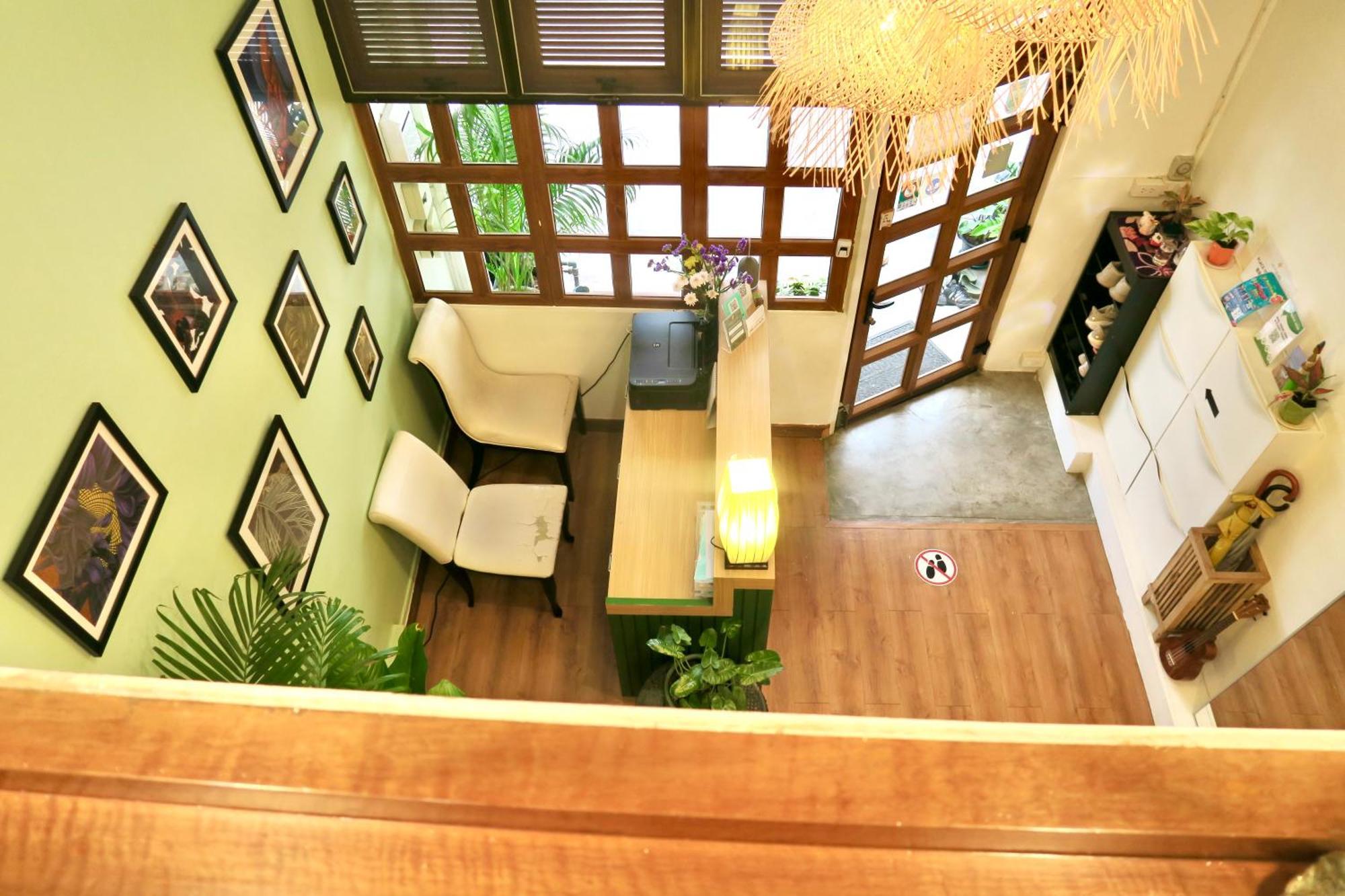 Tini Kati Hostel Bangkok Bagian luar foto