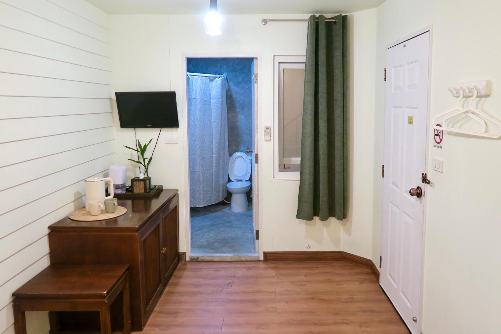 Tini Kati Hostel Bangkok Bagian luar foto