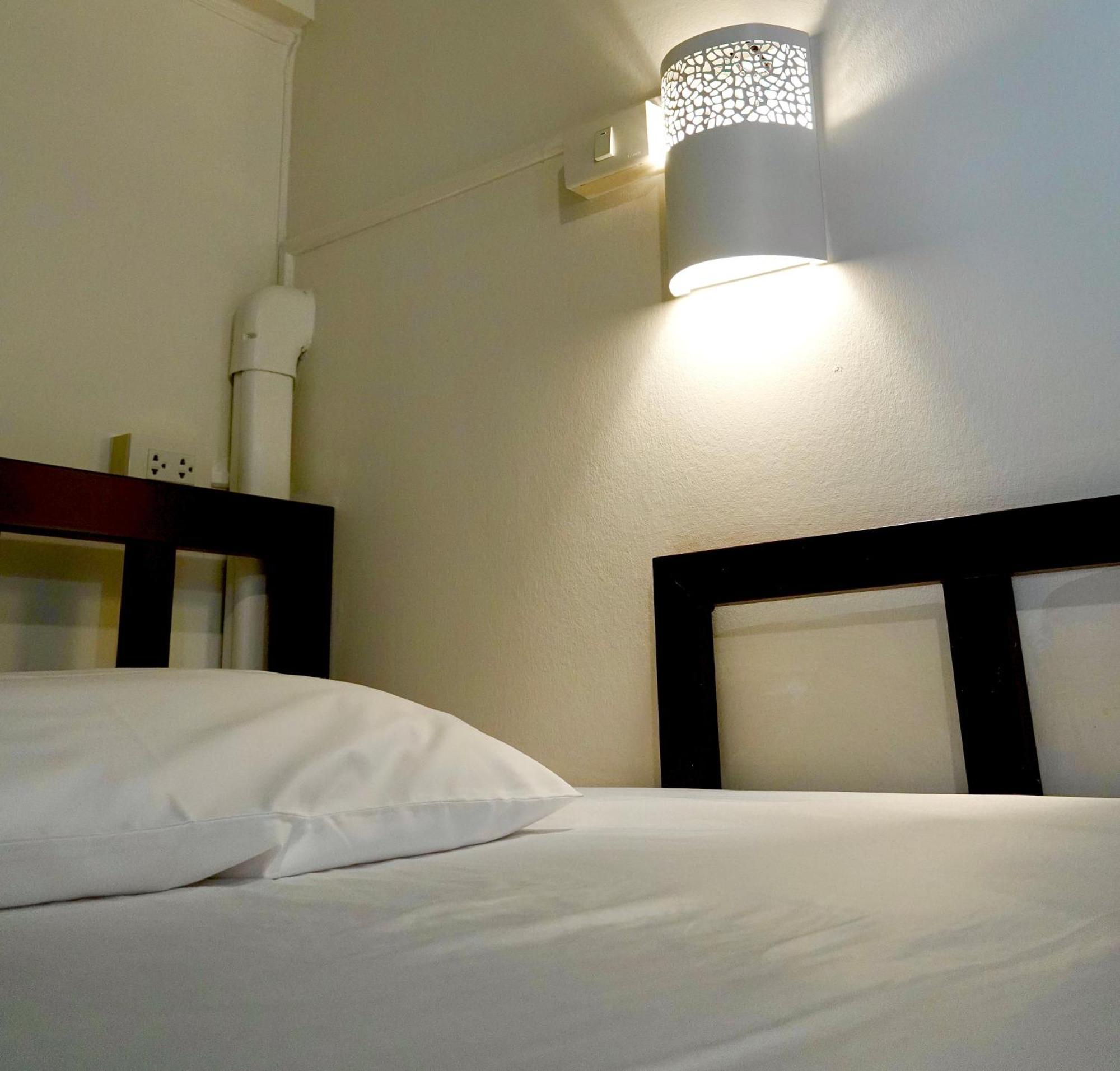Tini Kati Hostel Bangkok Bagian luar foto